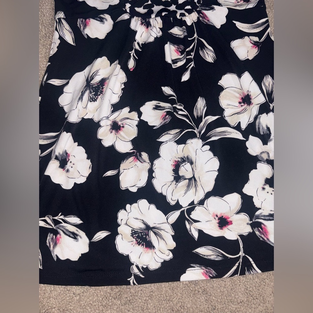 White House Black Market Top
Womens Black Double V Neck Floral
Blouse Size XXS - Picture 2 of 11